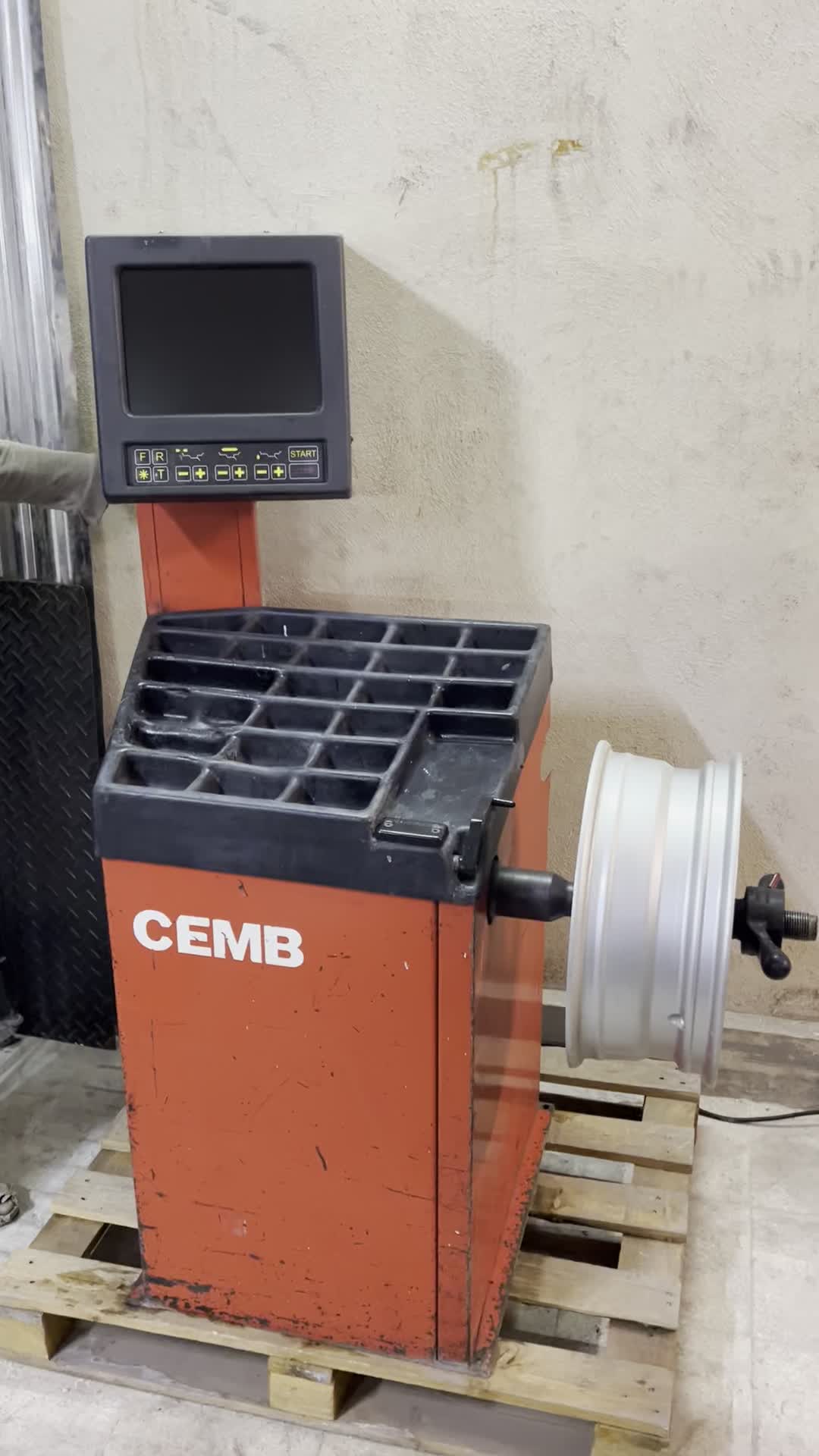 دستگاه بالانس CEMB ایتالیا|ماشین‌آلات صنعتی|تهران, نیروی هوایی (پیروزی)|دیوار