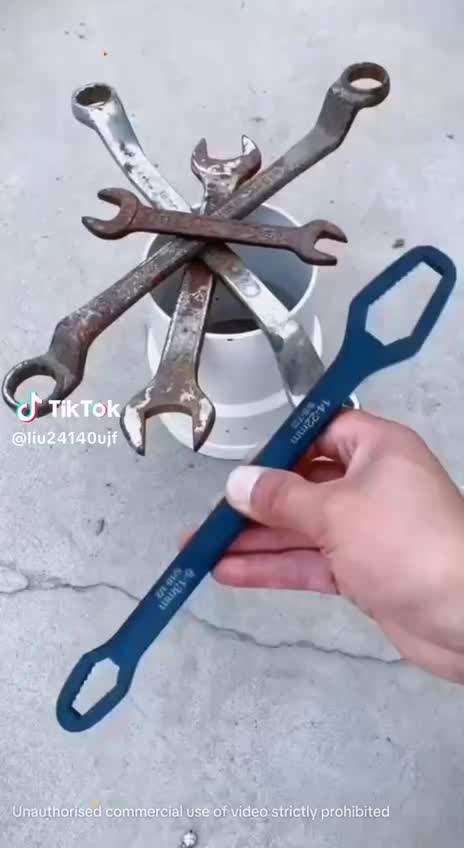 آچار همه کاره|ابزارآلات|اصفهان, قلعه طبره|دیوار