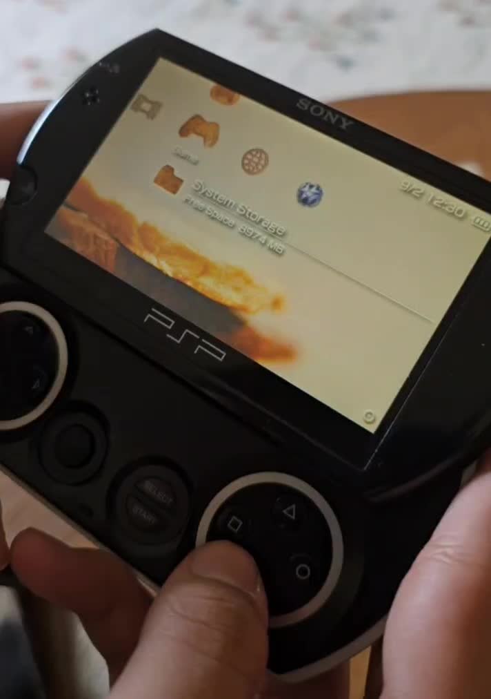PSP Go|کنسول، بازی ویدئویی و آنلاین|تهران, گلستان (شهرک راه آهن)|دیوار