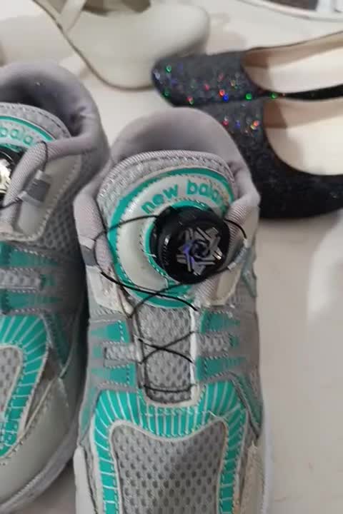 کفش|کیف، کفش، کمربند|پیشوا, |دیوار