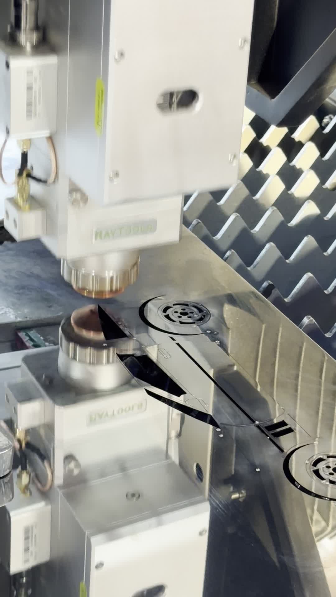 فروش دستگاه لیزر فایبر برش فلزات/اقساطی و موجود|خدمات پیشه و مهارت|صفادشت, |دیوار