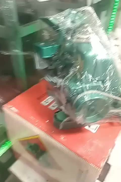 زیگزال پروانه در حد اکبند|چرخ خیاطی و ریسندگی|قرچک, میرزائی شمالی|دیوار