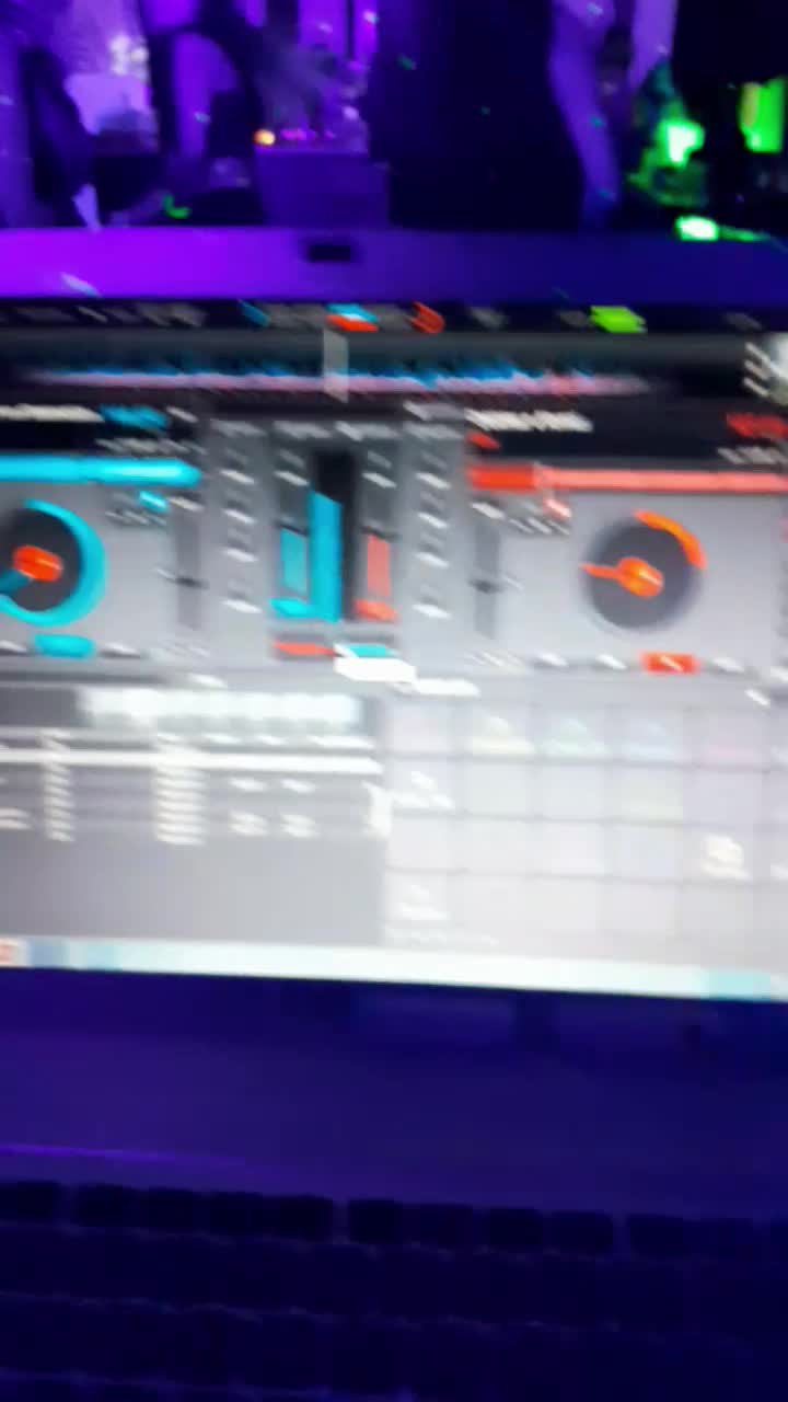 خواننده موزیک زنده شومن دیجی dj|خدمات پذیرایی، مراسم|کرج, فاز ۳ مهرشهر|دیوار