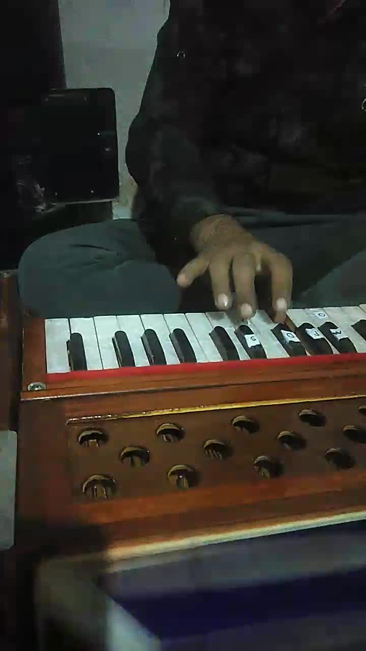 ارمنی|پیانو، کیبورد، آکاردئون|میان ولایت, |دیوار