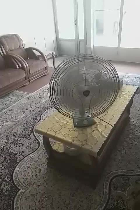 پنکه قدیمی سالم سالم|پنکه و تصفیه‌کنندهٔ هوا|اصفهان, کارخانه قند اصفهان|دیوار