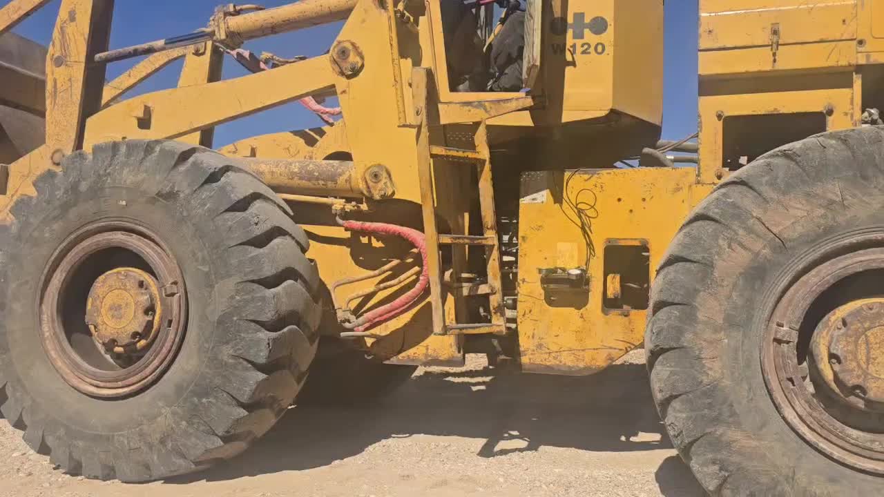 لودر کوماتسو ۱۲۰|خودرو سنگین|صمصامی, |دیوار