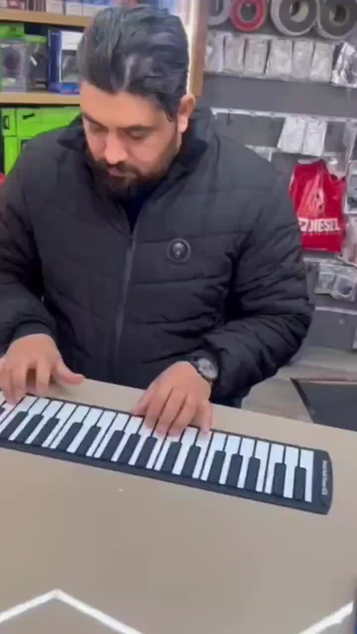 پیانو تاشو سیلیکونی piano hnd roLL دارای کامپیوتر|پیانو، کیبورد، آکاردئون|شیراز, زرهی|دیوار