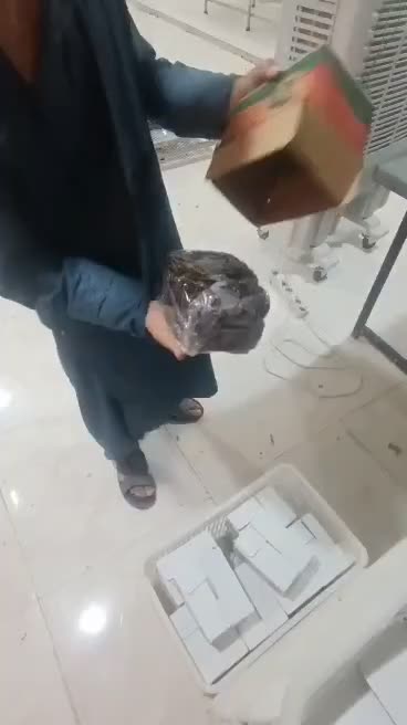 خرما ی جنوب|خوردنی و آشامیدنی|اصفهان, قلعه طبره|دیوار