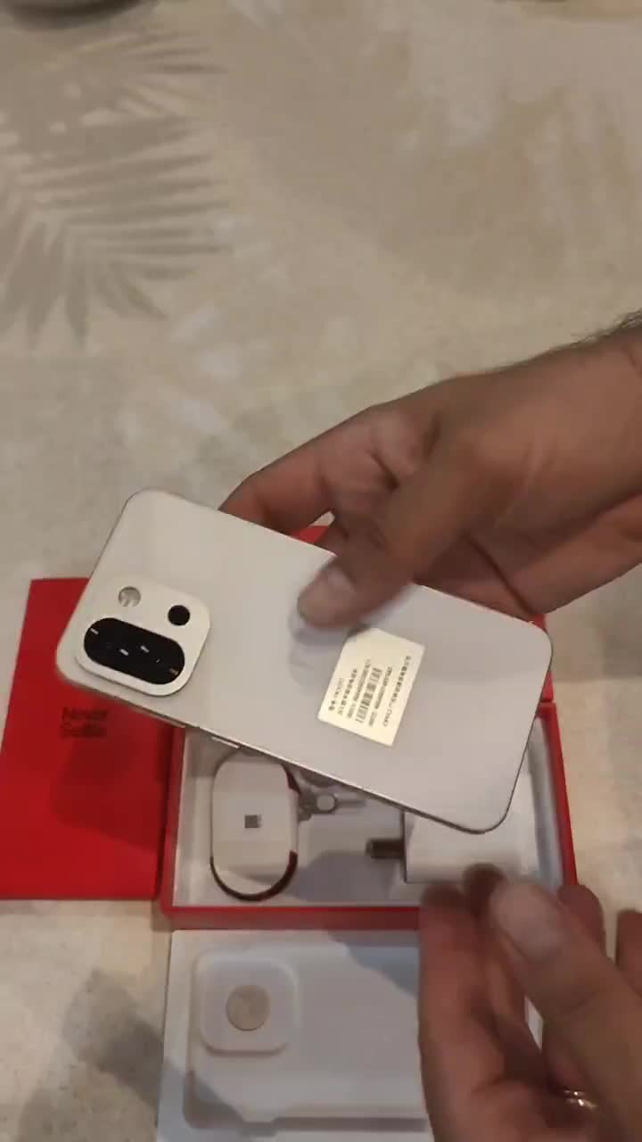 موبایل OnePlus 13t وانپلاس 16/512|موبایل|تهران, قبا|دیوار