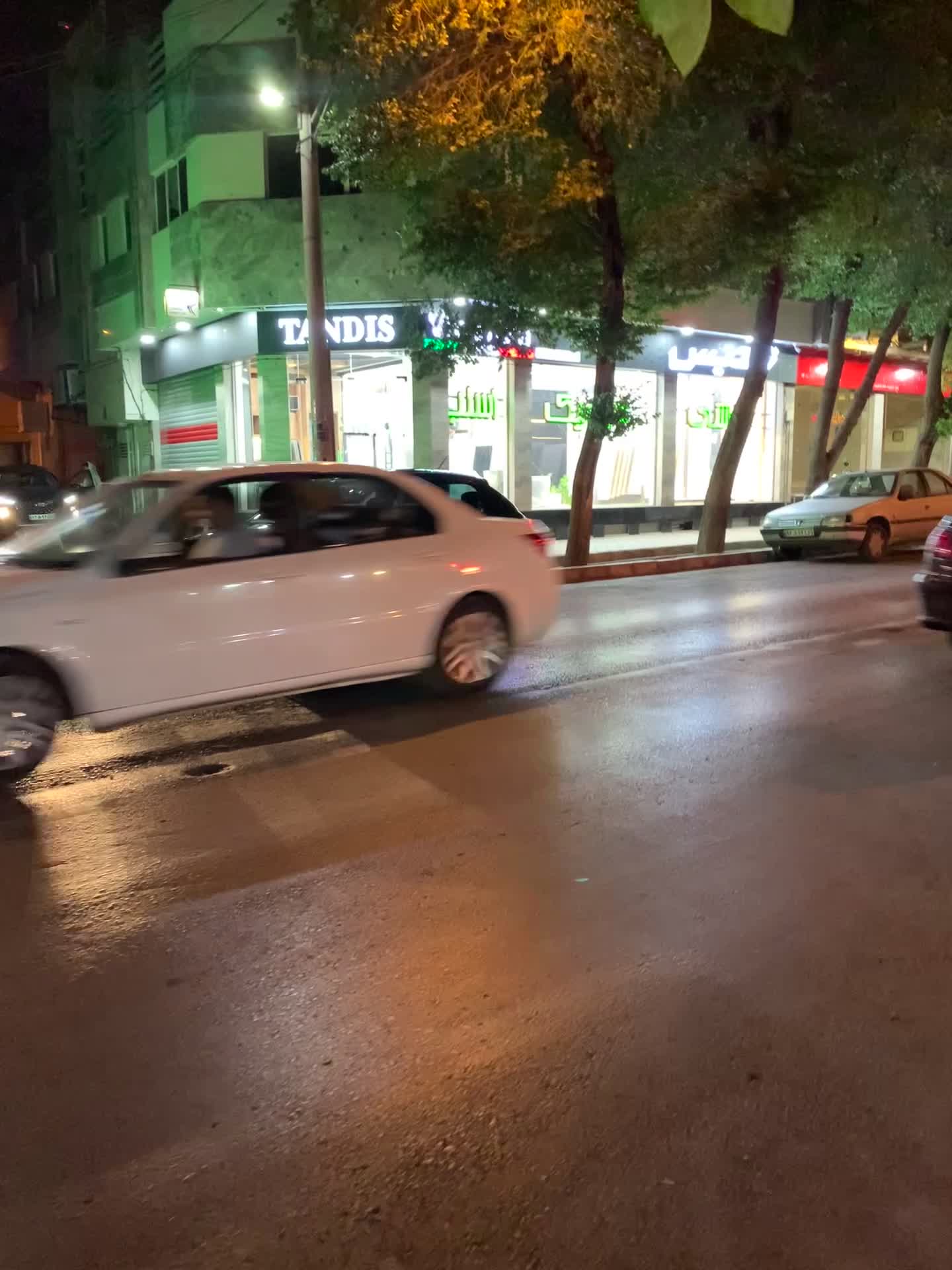 اجاره مغازه ۲۰۰ متری ۲ نبش|اجارهٔ مغازه و غرفه|اصفهان, تخت فولاد|دیوار