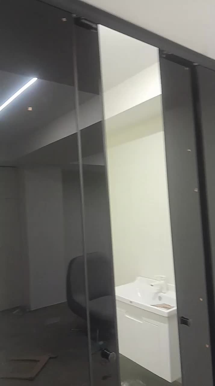 طراحی و اجرای انواع شیشه سکوریت و کرکره برقی و جک|خدمات پیشه و مهارت|قشم, |دیوار