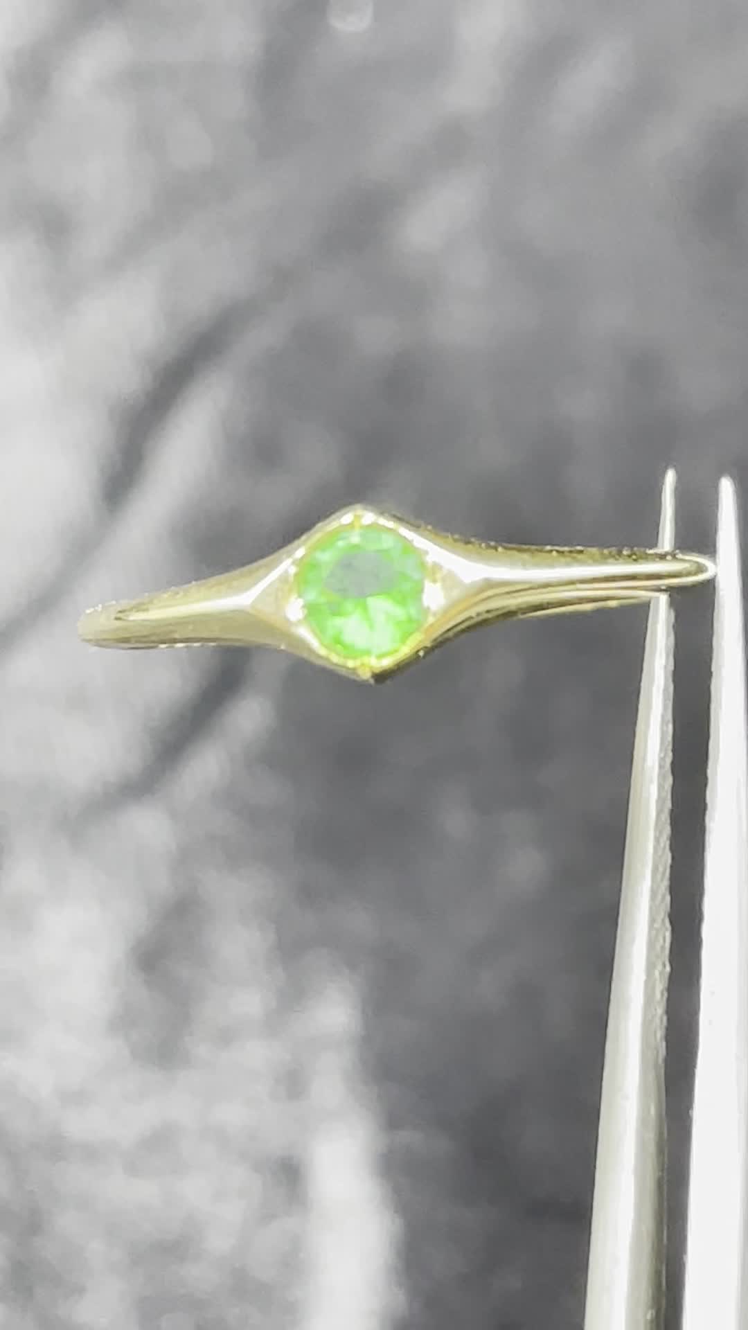 انگشتر طلا مزین به نگین جواهر دمانتوئید کرمان|جواهرات|کرمان, |دیوار