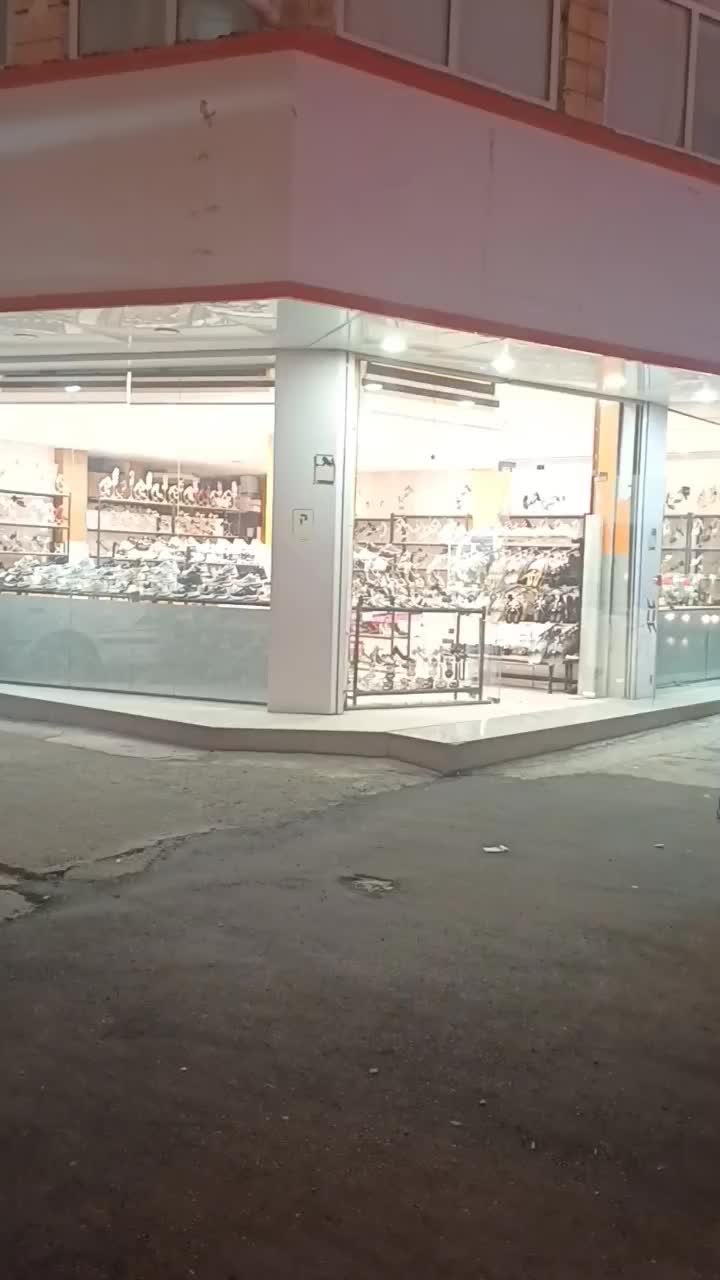 مشارکت در فروش پوشاک تولیدی‌های تبریز و ارومیه|اجارهٔ مغازه و غرفه|ارومیه, |دیوار