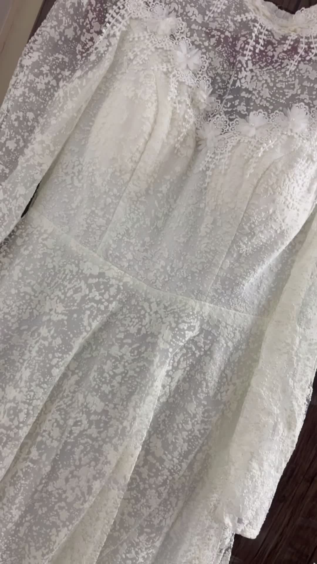 لباس عقد|لباس|کاشان, آیت الله سعیدی|دیوار