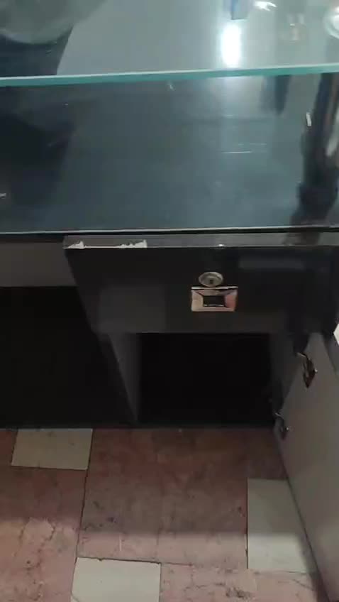 ویترین و پیشخوان مغازه|فروشگاه و مغازه|تهران, فلسطین (میدان انقلاب)|دیوار