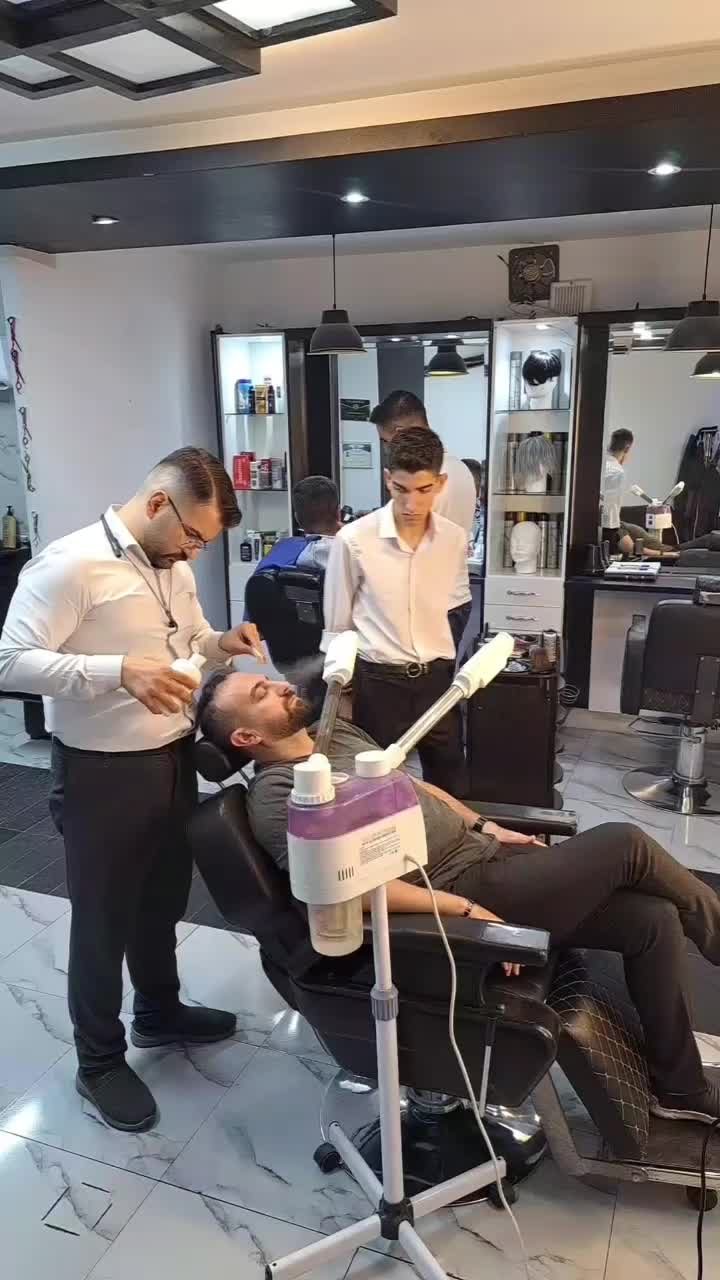 جذب ارایشگر و دستیار ارایشگر اقا|استخدام درمانی، زیبایی، بهداشتی|تبریز, |دیوار