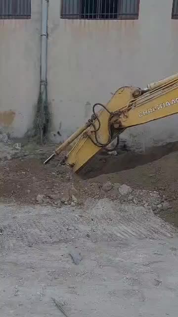 بیل ۲۲۰ کماتسو ۲۰۰۷ کم کار|خودرو سنگین|بندرعباس, |دیوار