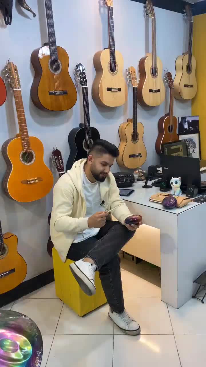 ساز پیکوپن با صدای بهشتی|درام و پرکاشن|اردبیل, |دیوار