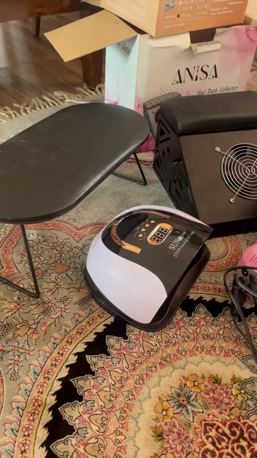 فروش وسایل ناخن|آرایشگاه و سالن‌های زیبایی|رشت, معلم|دیوار