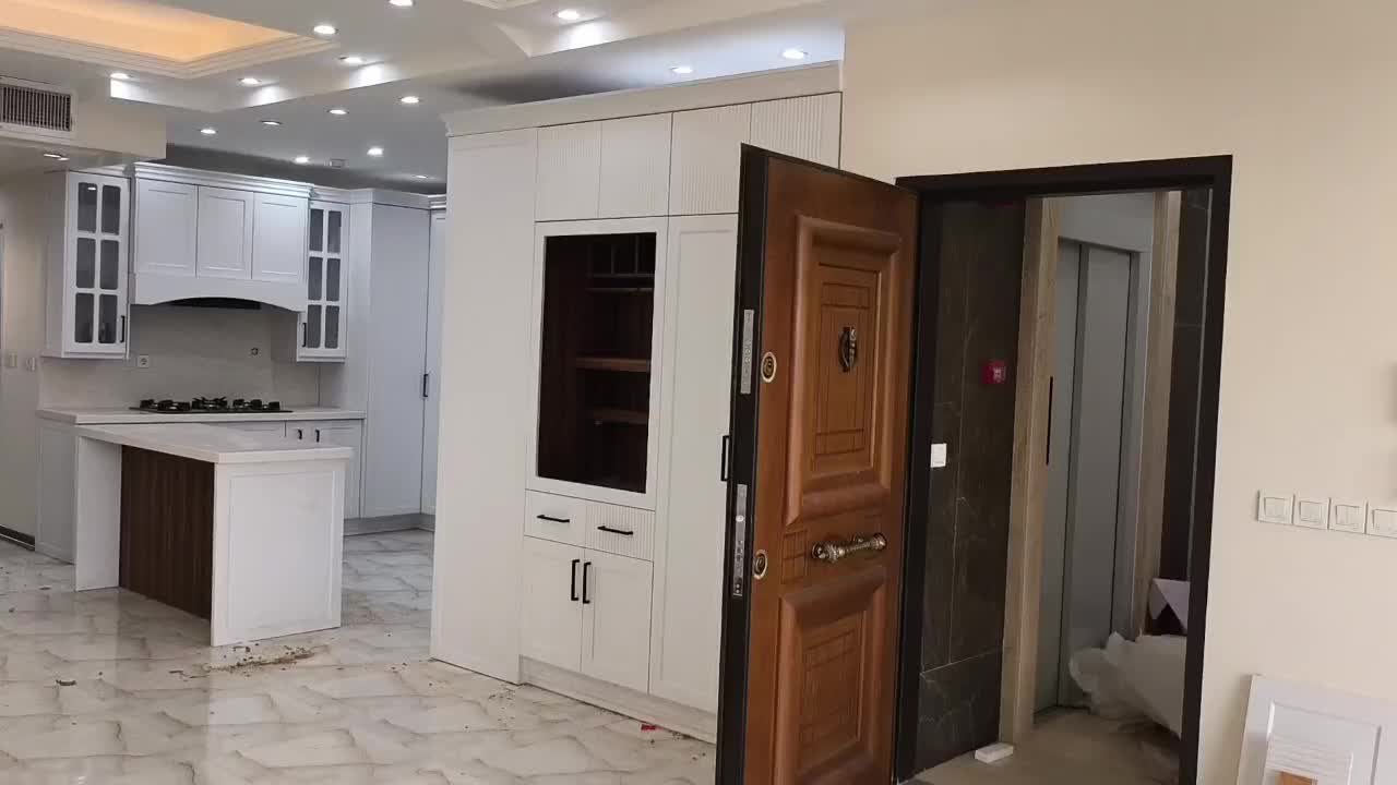 کابینت نئوکلاسیک‌ روکش با رنگ سفید برفی و طرح چوب|مصالح و تجهیزات ساختمان|جیرفت, |دیوار