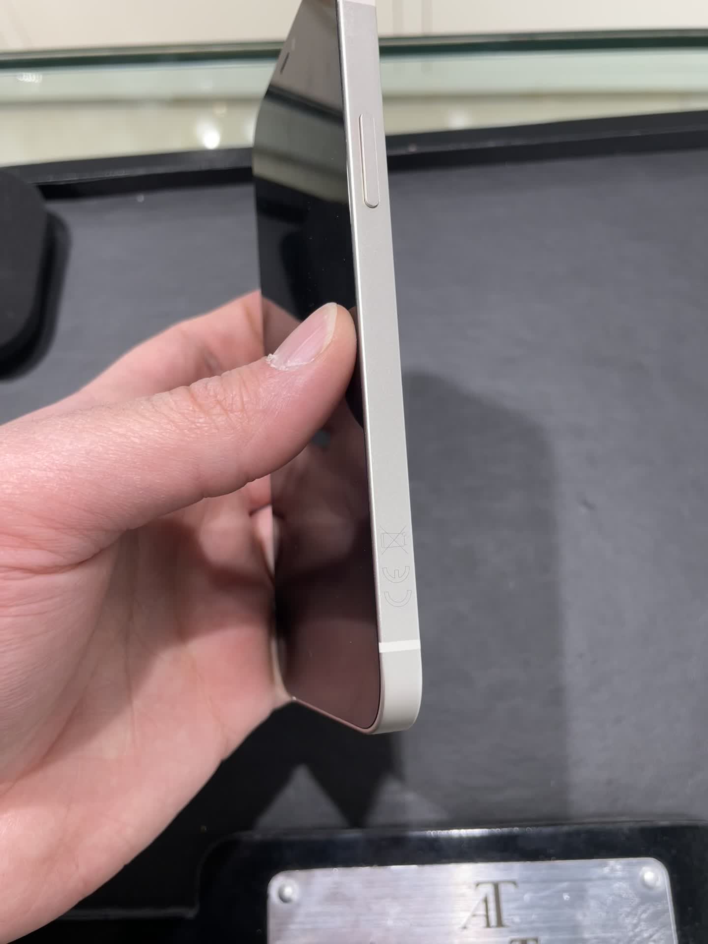 12 ZA 128|موبایل|اصفهان, باغ نگاره|دیوار