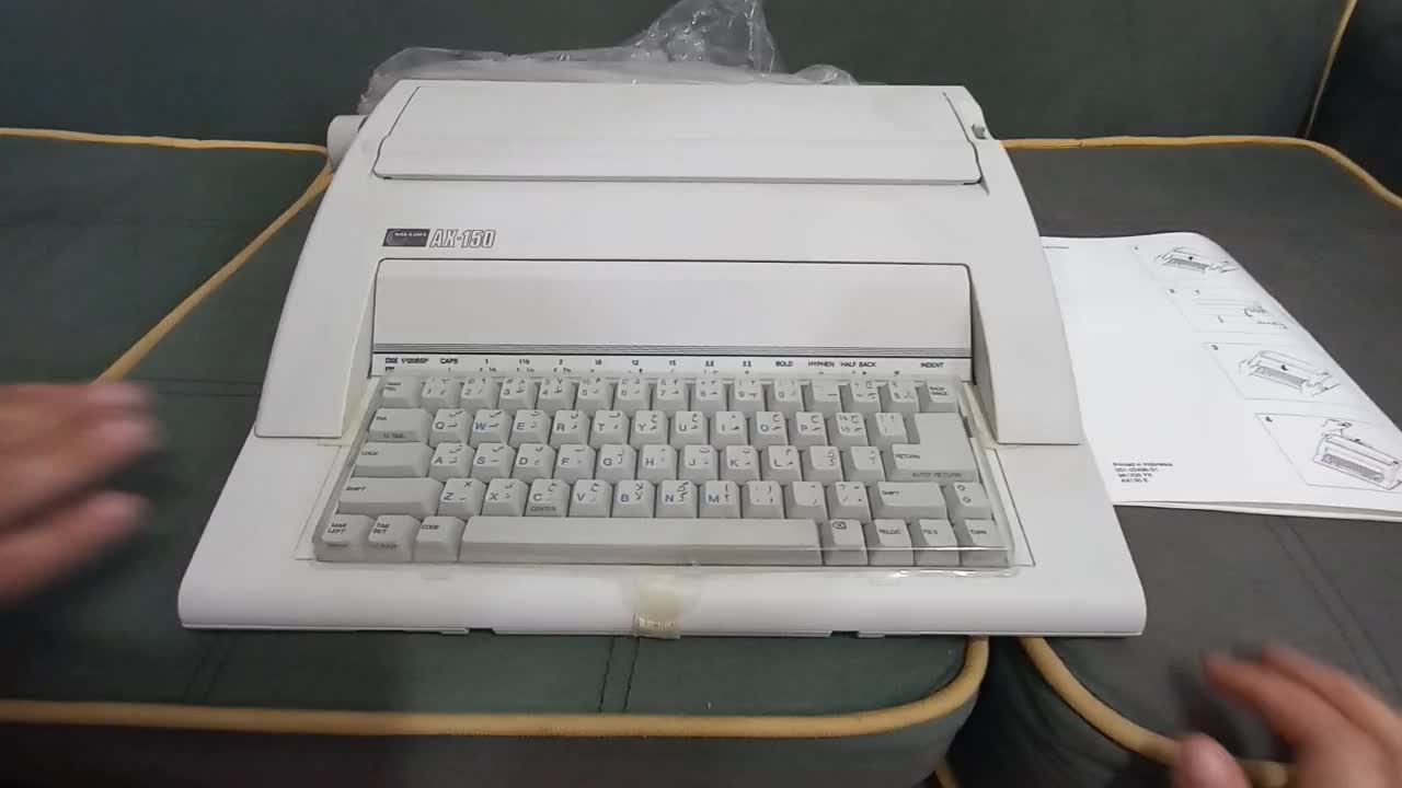 ماشین تایپ برقی قدیمی نو و آکبند ناکاجیما|کلکسیون اشیاء عتیقه|اندیمشک, |دیوار