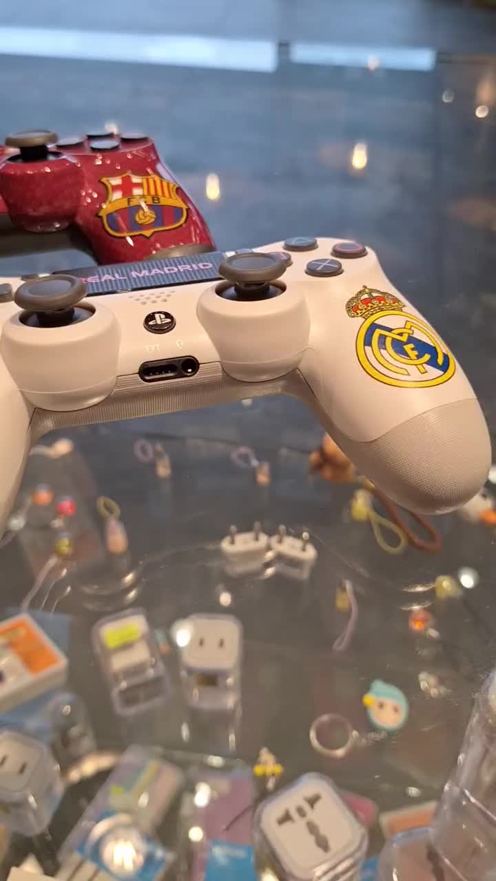 دسته بازی PS4 طرح رئال و بارسا|کنسول، بازی ویدئویی و آنلاین|بندر انزلی, جهانگانی|دیوار