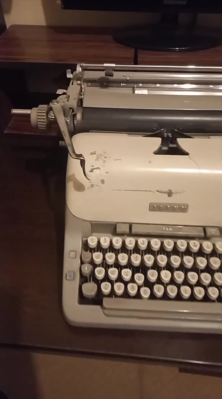 ماشین تحریر قدیمی|کلکسیون اشیاء عتیقه|تهران, سید خندان (جلفا)|دیوار