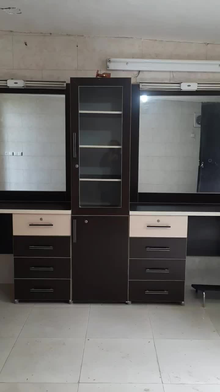 دوکنسول واینه ویترین وسط کلا زیر قیمت نو بفروش|بوفه، ویترین، کنسول|صومعهسرا, |دیوار