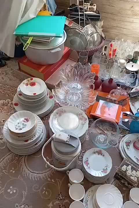 تعدادی ظروف|ظروف پخت‌وپز|شیراز, بازار|دیوار