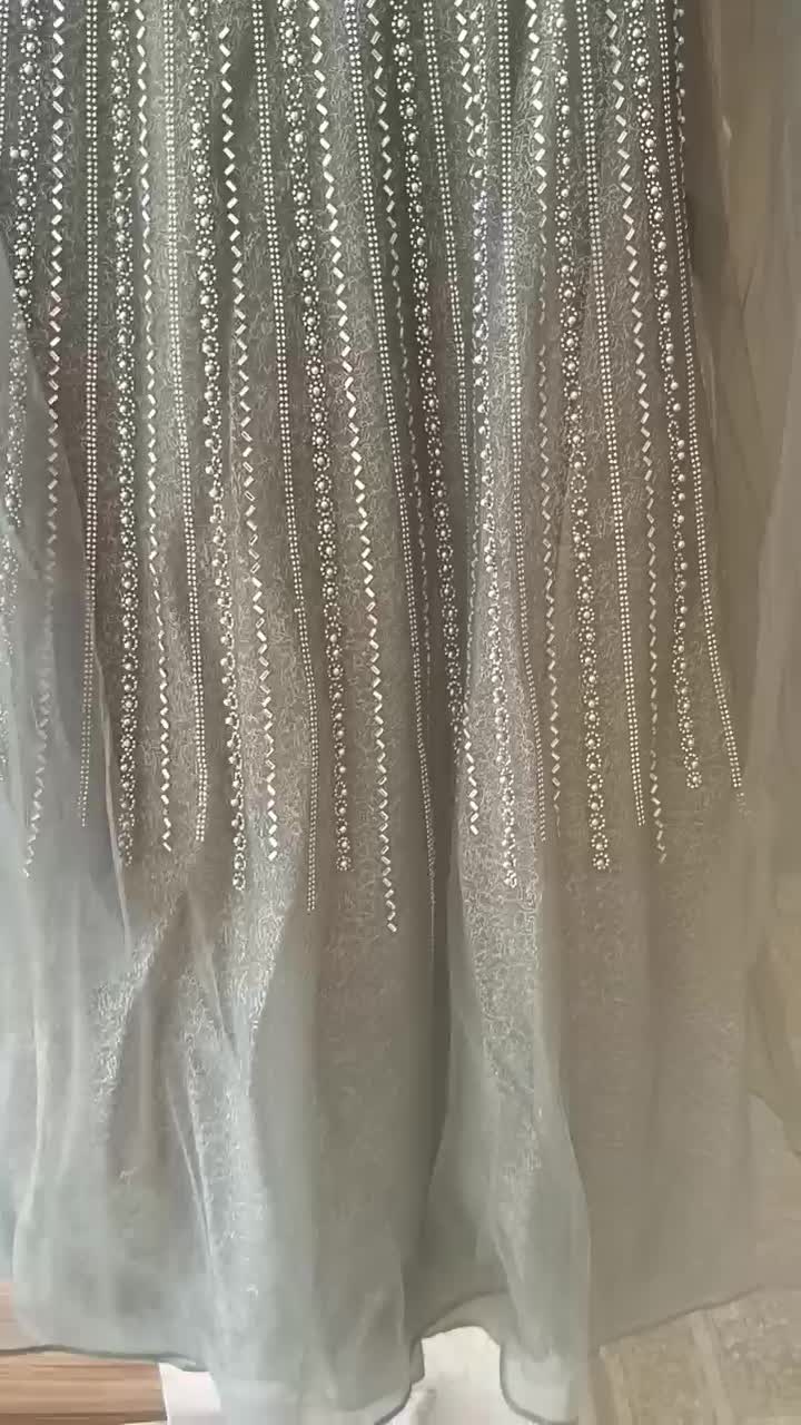 لباس مجلسی|لباس|صدرا-فارس, فاز ۱|دیوار