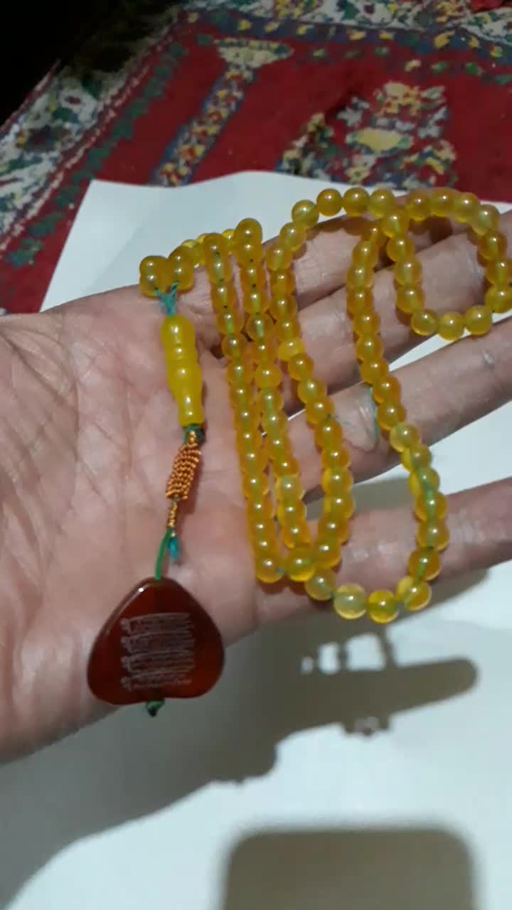 تسبیح شاه مقصود زرد قدیمی وخوش دست|کلکسیون اشیاء عتیقه|ملارد, |دیوار