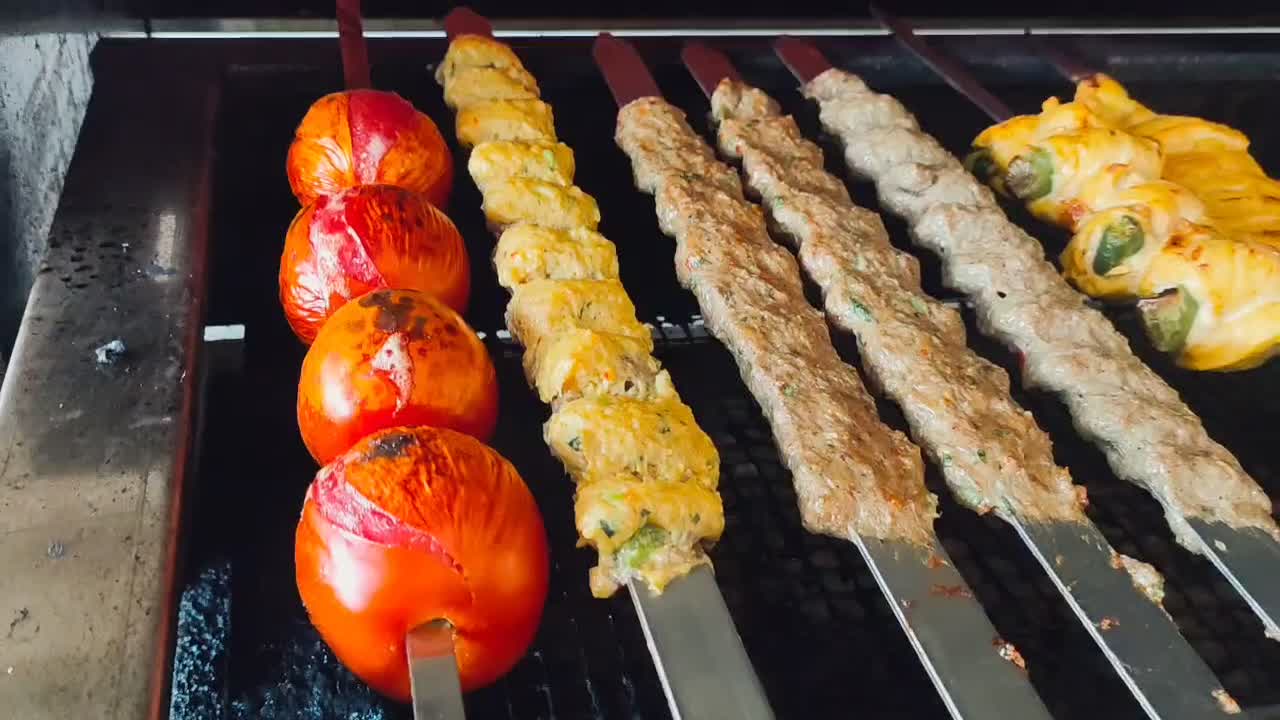 پخت انواع غذایی کبابی و خورشتی با بهترین کیفیت|خدمات پذیرایی، مراسم|شیراز, حجت آباد|دیوار