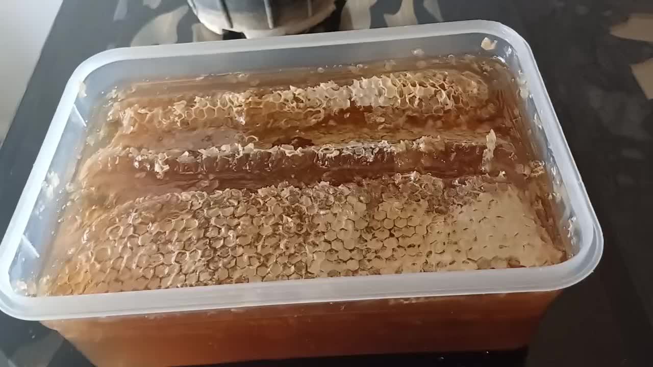 عسل با موم ، از دل کوهستان به سفره های پر مهر شما|خوردنی و آشامیدنی|شیراز, شهرک ولیعصر|دیوار