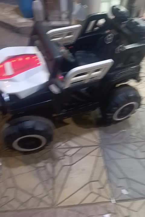 ماشین شارژی 4موتوره وارداتی|اسباببازی بچه|آبادان, |دیوار