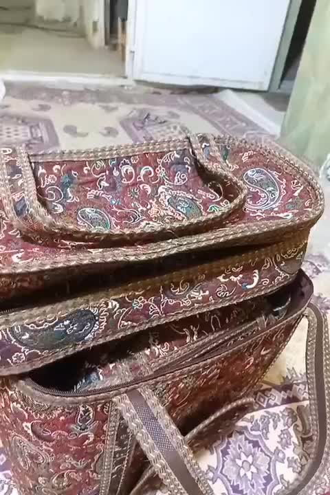 کیف‌ترمه‌بارنگ‌وسارهی‌متفاود|کیف، کفش، کمربند|شیراز, سیاه سنگ|دیوار