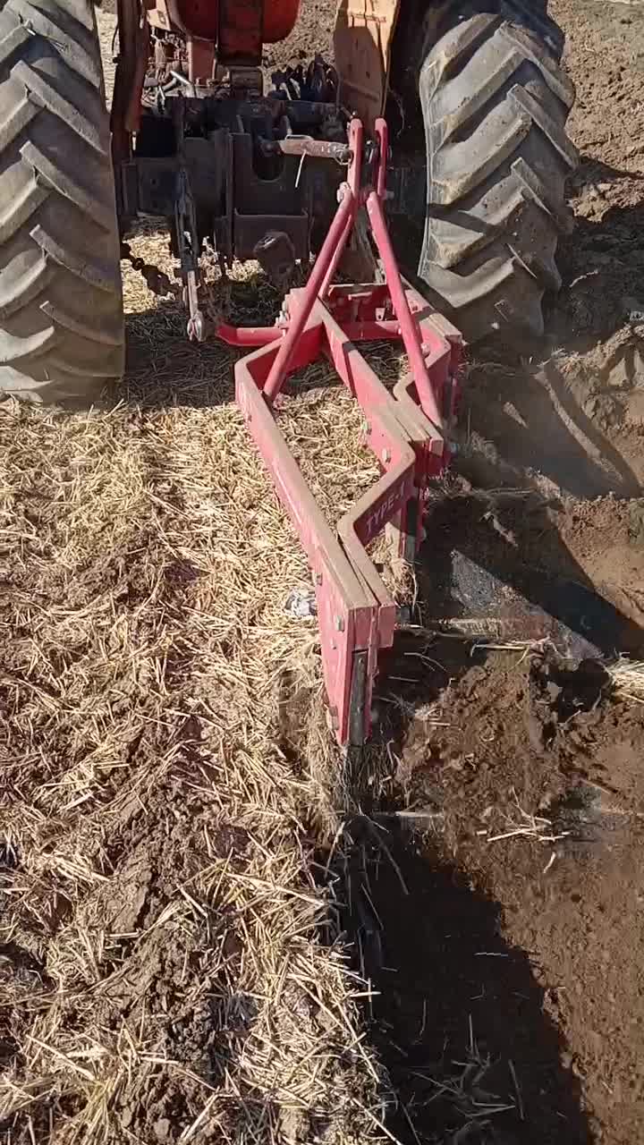 کار با تراکتور و شخم زنی|ماشین‌آلات صنعتی|اسدآباد, |دیوار