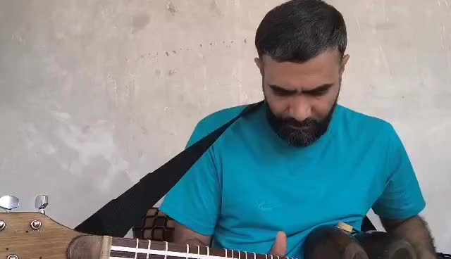 تار تخت هاشمیان سه مهر|سازهای سنتی|اصفهان, حسین‌آباد|دیوار