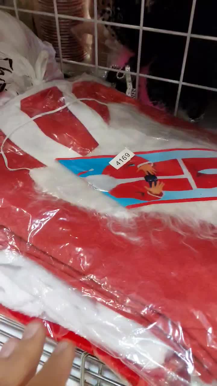 لباس بابانوئل کریسمس خ خواجه پطرس|لباس|اصفهان, جلفا|دیوار