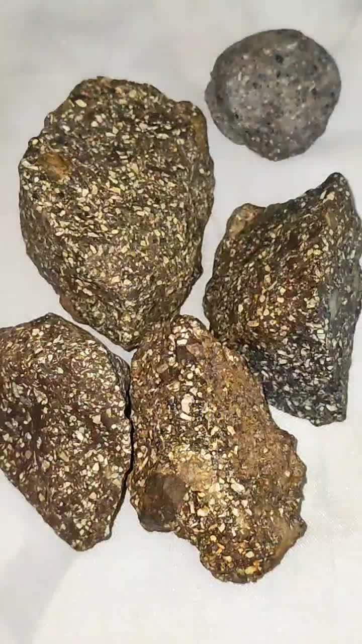 مشکوک به شهاب قمری|جواهرات|زاهدان, |دیوار