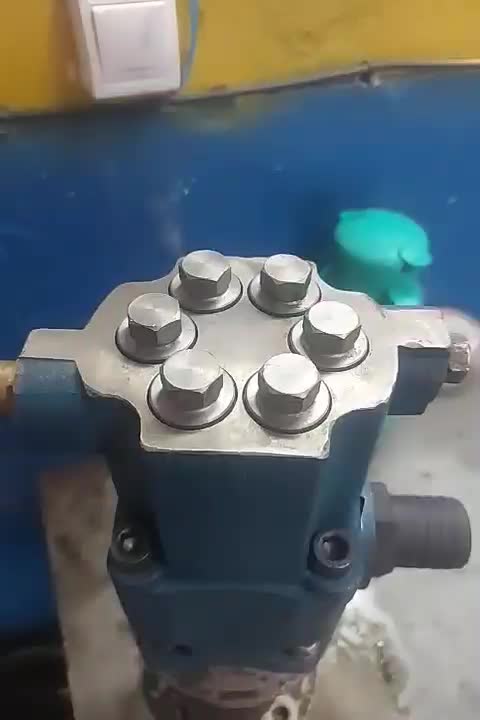 پمپ روغن بیل تراکتور|قطعات یدکی و لوازم جانبی|بشاریات, |دیوار