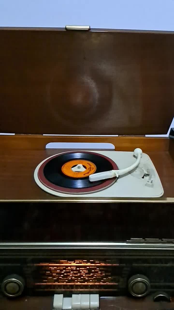 رادیو گرام لامپی ساخت بلژیک|کلکسیون اشیاء عتیقه|کرمانشاه, |دیوار