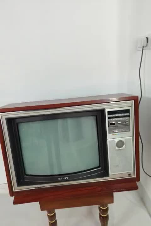 تلویزیون عتیقه و قدیمی سونی|کلکسیون اشیاء عتیقه|قم, چهار مردان|دیوار