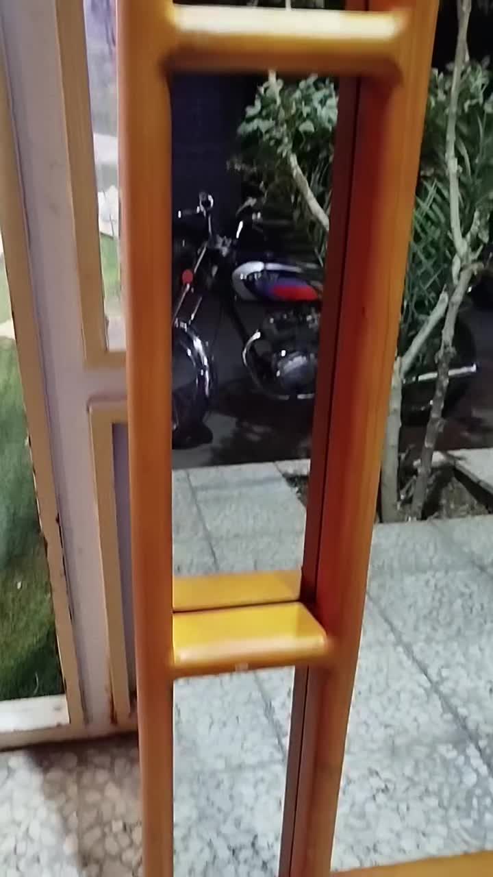 اینه با قاب چوبی|آینه|قم, قلعه کامکار|دیوار