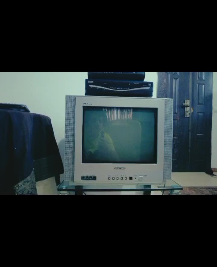 تلویزیون زیره ۱۹اینج اورجینال سامسونگ تقریبا نو|تلویزیون و پروژکتور|نور, |دیوار