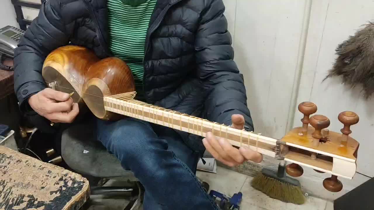 تار ایرانی|سازهای سنتی|اردبیل, |دیوار