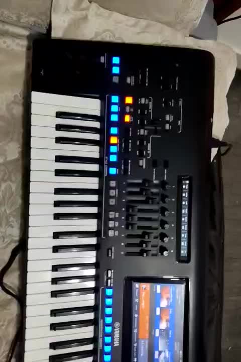 یاماها جینوس|پیانو، کیبورد، آکاردئون|اسفراین, |دیوار