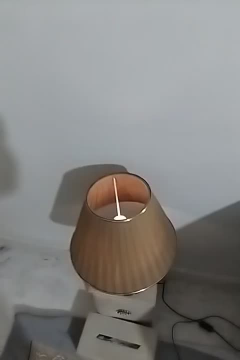 یک عدد آباژور شبخوابی کنارتخت کاملاسالم و شیک|چراغ خواب و آباژور|ری, جوانمرد قصاب|دیوار