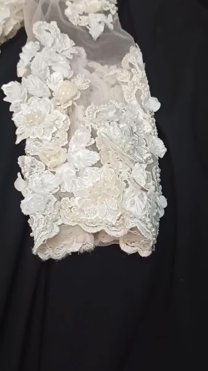 لباس مجلسی شیری رنگ با سنگ کاری و گل های برجسته|لباس|ورامین, ورامین|دیوار