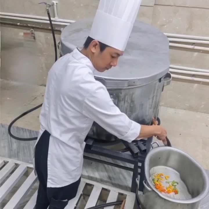 استخدام فوری - آشپز و کمک - ایرانی و فست‌فود|استخدام خدمات فروشگاه و رستوران|تهران, پونک|دیوار